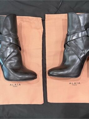 Authentic Alaïa Paris Leather Ankle Boots – Size 37 – Complete Set